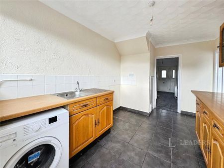 3 bedroom flat to rent - Photo 4