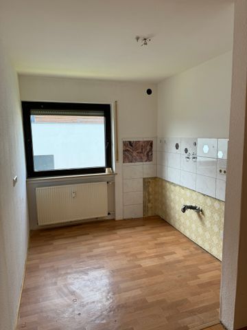 EITORF, schöne 3-Zimmerwohnung, ca. 70 m² Wfl., Balkon, zentrale Lage, Keller, Gäste-WC + Stellplatz - Photo 3