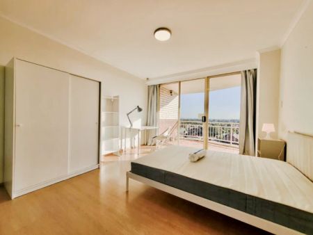 3 bed 2 bath - Photo 2