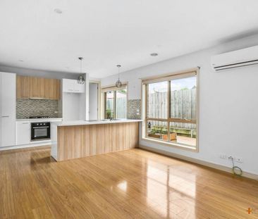 MODERN & SPACIOUS | LIGHT FILLED | WALK TO THE BEACH - Photo 5