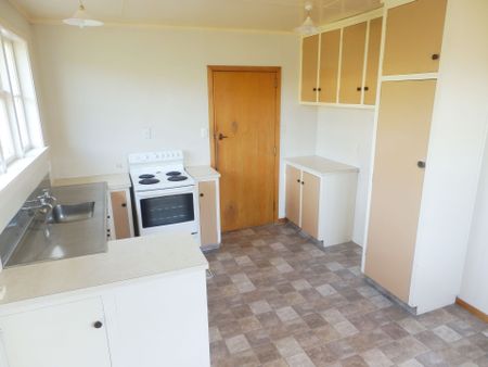 Comfortable Two Bedroom Home - Photo 3