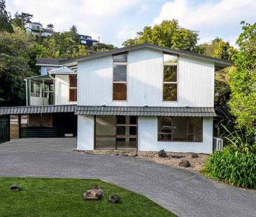 Sunny Five Bedroom Perfect Family Home in Torbay - Photo 2