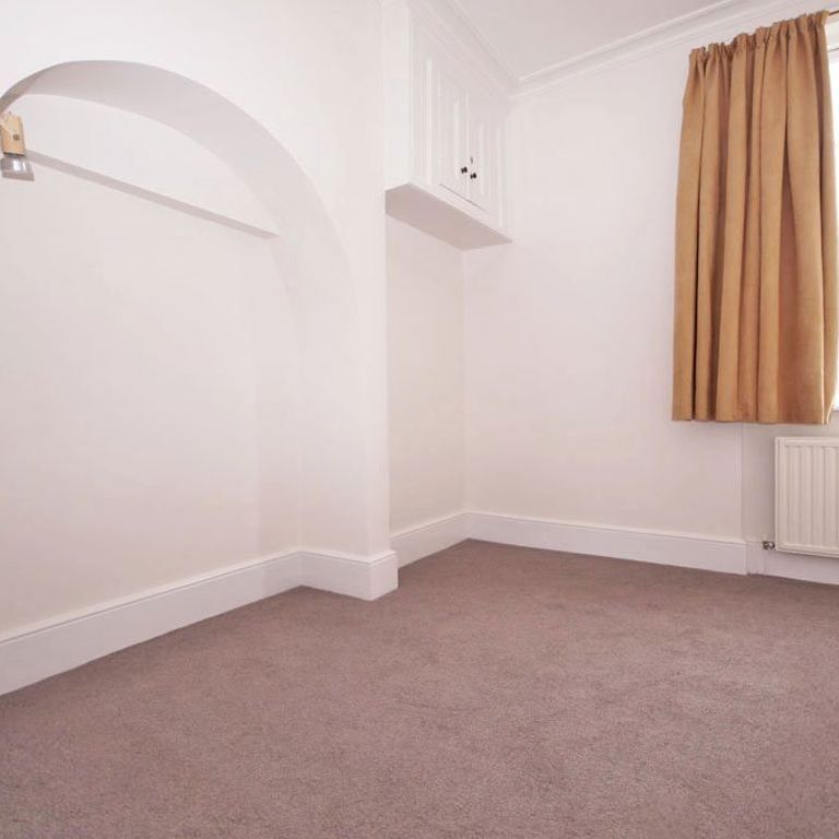 A 2 Bedroom Flat in Lansdown Terrace GL50 2JT - Photo 1