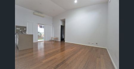 Near New 3 Bedrooms Villa Located In West Ryde - Photo 2