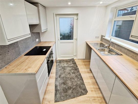 3 bedroom semi-detached house to rent - Photo 1