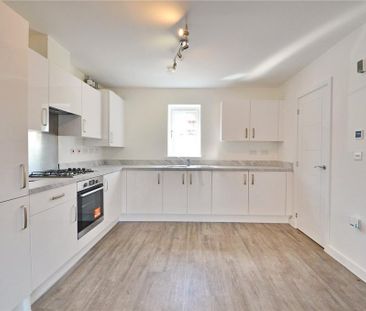 4 bedroom end of terrace house to rent - Photo 4