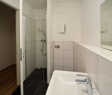 TOLLE SINGLEWOHNUNG - MIT AUFZUG, BALKON FUSSBODENHEIZUNG UND EINBA... - Photo 5