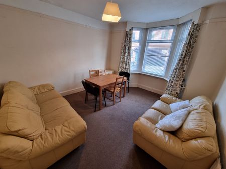 4 Bed Student Accommodation - Photo 4