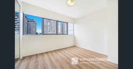 Stylish Dual-Level Apartment Steps from Transport & Amenities - Photo 5