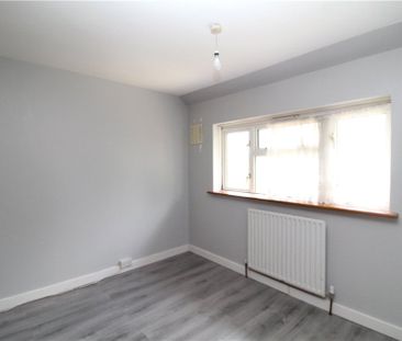 Rowdown Crescent, New Addington, Croydon, CR0 0HQ - Photo 2