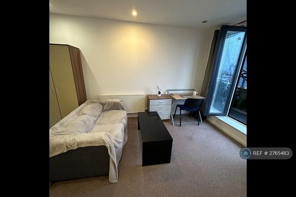 Studio to rent - Photo 1