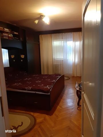 Inchiriez apartament doua camere etaj 1 zona MB-uri. - Fotografie 4