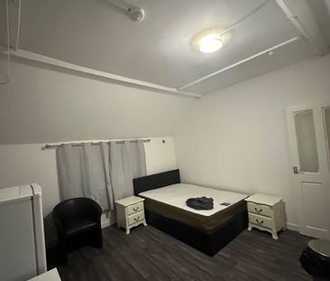 Studio Flat, Church Road, BS5 - Photo 1