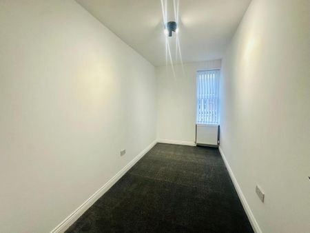 4 bedroom flat to rent - Photo 4