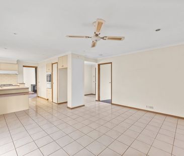 Spacious Family Living in a Convenient Sydenham Location! - Photo 5