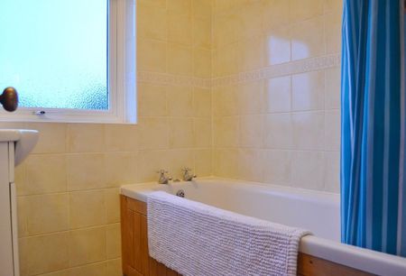 3 bedroom end of terrace house to rent - Photo 5