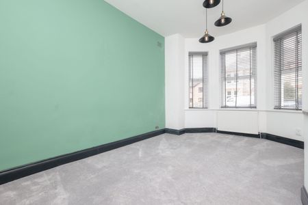 2 bed flat to rent in Charmouth Grove, Poole, BH14 - Photo 3