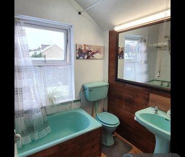 3 bedroom end of terrace house to rent - Photo 1