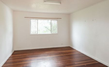Cozy Charm Awaits: Discover Your Dream Home on Windsor Road. - Photo 5