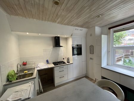 Large 2 bedroom Apartment for rent - Photo 3
