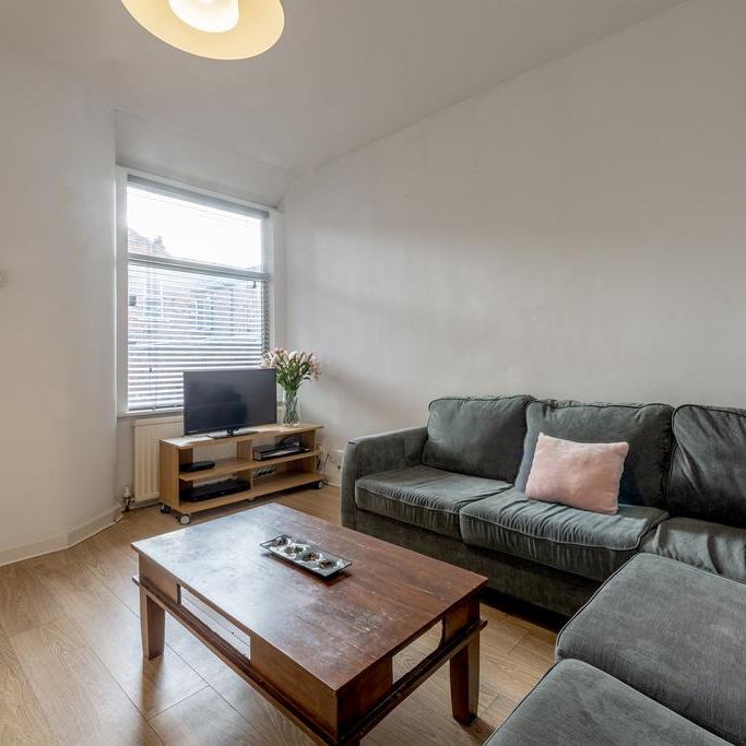 4 bedroom semi-detached house to rent - Photo 1