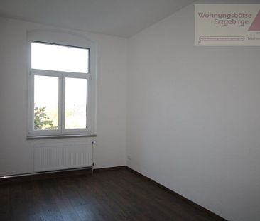 Moderne 2-Raum-Wohnung mit Einbauküche in der oberen Stadt von Annaberg! - Foto 3