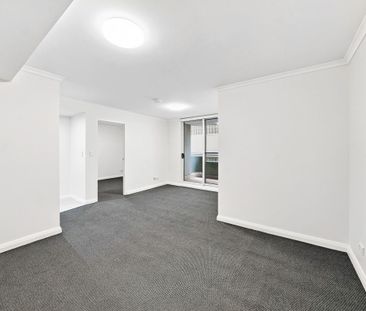 Freshly Updated 1 Bedroom Unit in the Heart of Maroubra Junction - Photo 1