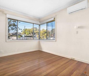 IDEAL PARKDALE SCHOOL LOCATION | LARGE YARD | WELL MAINTAINED HOME - Photo 5