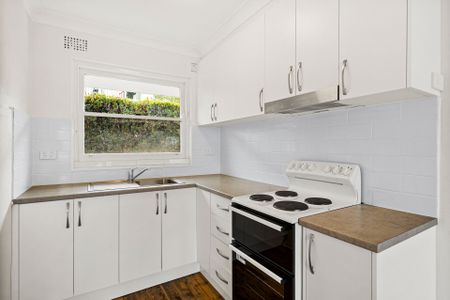 Peaceful living in leafy Mount Keira - Photo 5