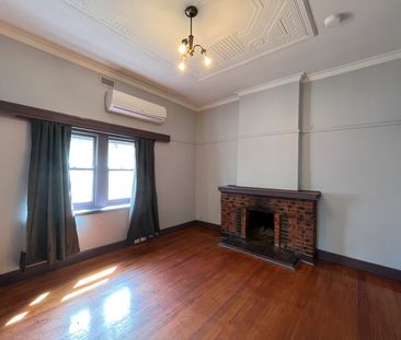 3 BEDROOM DELIGHT WITH SHOPPING AT YOUR DOOR STEP! - Photo 5
