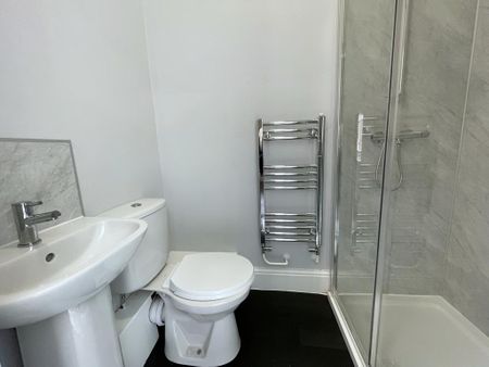 3 bedroom flat to rent - Photo 5