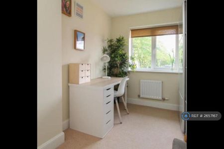 2 bedroom end of terrace house to rent - Photo 2