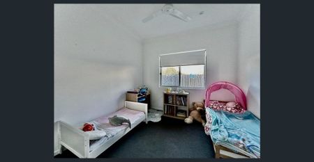 Modern 4-Bed Family Home in Highly Sought-After Brookhaven Estate - Photo 4