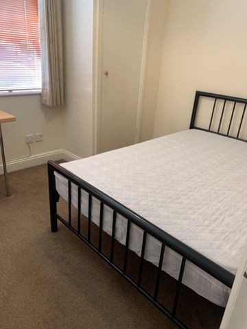 3 bedroom apartment to rent - Photo 4