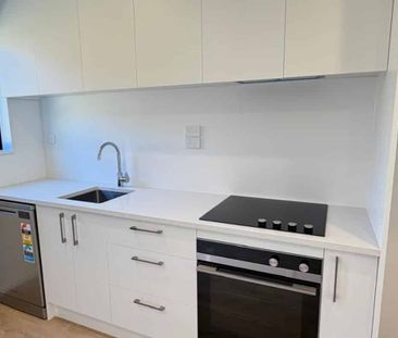 Modern 2-Bedroom Townhouse for Rent in Pakuranga, Auckland - Photo 2