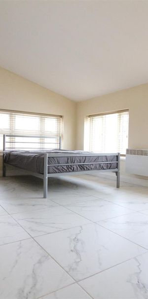 Chertsey Bridge Road, Chertsey - Photo 1