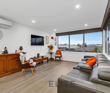 Popular Berwick Location - Contemporary Living - Photo 1