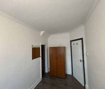 2 Bed Flat, Upper Park Road, N11 - Photo 5