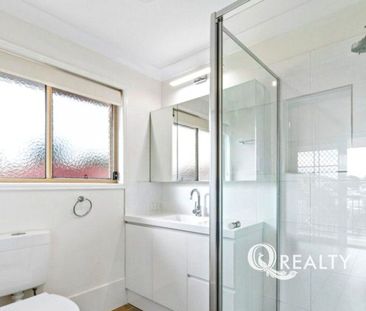 BEAUTIFUL 3 BEDROOM TOWNHOUSE - WATER INCLUDED - Photo 4