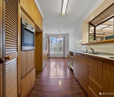 Spacious Family Home Close to Shops, Schools and Transport - Photo 5