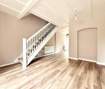 2 bedroom House in Bishops Drive, Wokingham - Photo 3