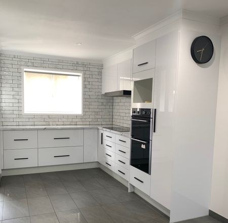 Minutes to CBD, renovated & fully air conditioned! - Photo 3