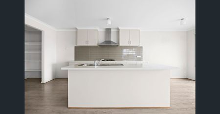 Modern Ease and Everyday Comfort in a Private Setting - Photo 3