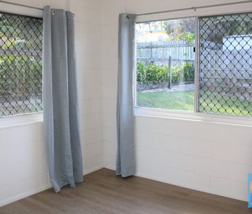 AIR CONDITIONED LIVING ROOM & MASTER BEDROOM! - Photo 5