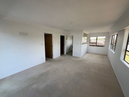 Just 100m from Orewa Beach Ã¢€“ Spacious Coastal Living - Photo 2