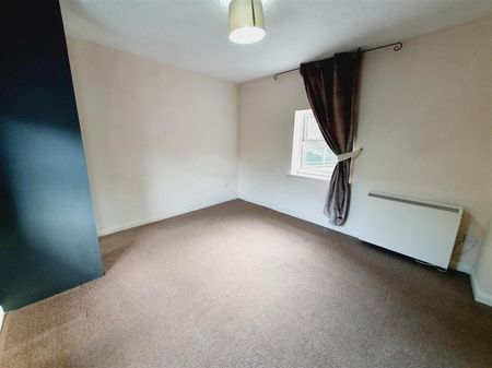 2 Bedroom Flat to Rent in Chatsworth Avenue, Kettering, Northamptonshire, NN15 - Photo 4