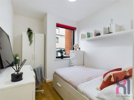 6 bedroom flat to rent - Photo 2