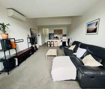STUNNING SPACIOUS TWO BEDROOM UNIT IN PRIME INNER-CITY LOCATION - Photo 2