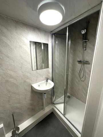 Room 2 - Photo 4