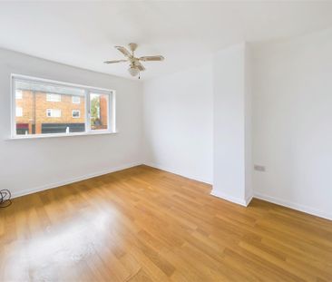 3 bedroom Semi-detached house to rent - Photo 6